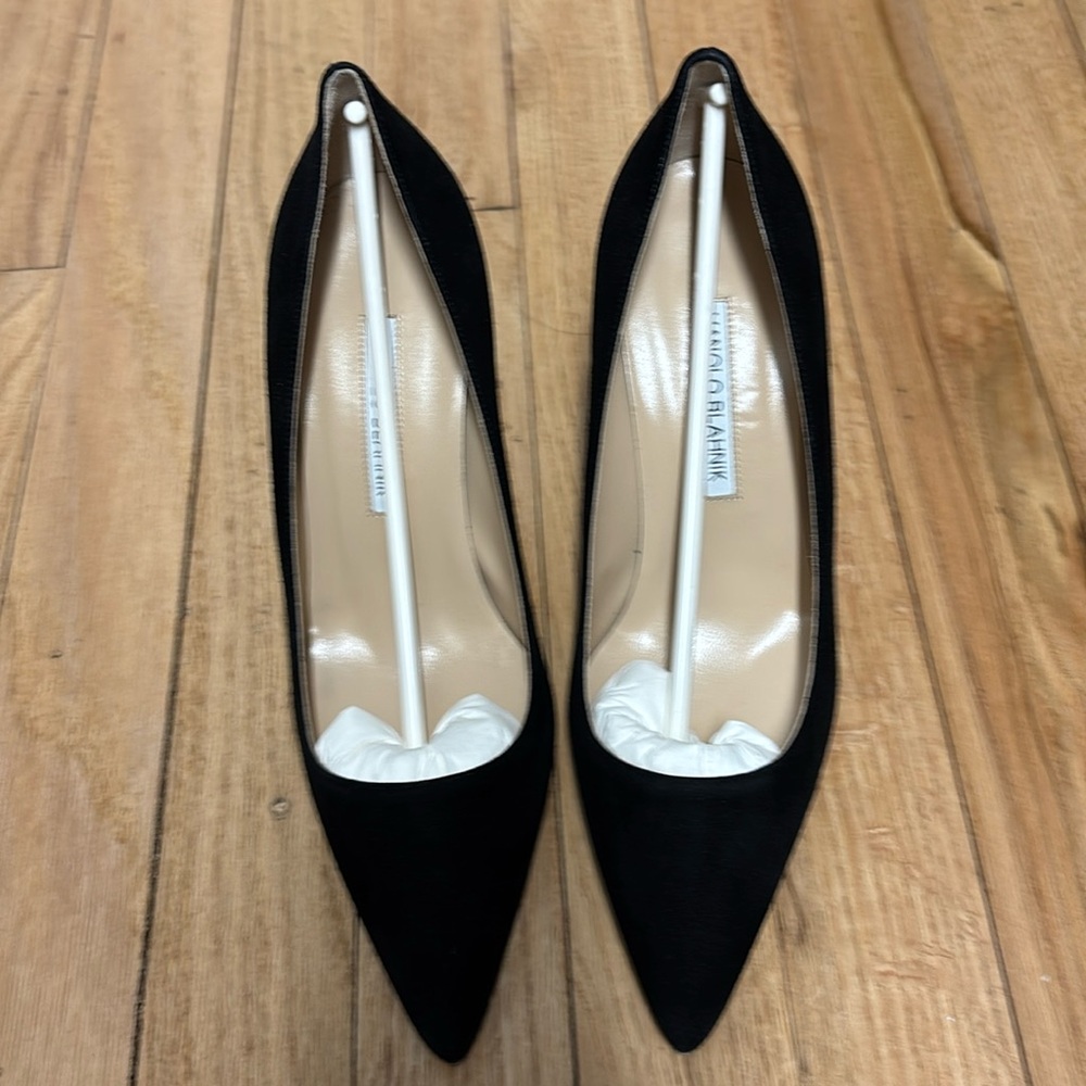 Worn once manolo blahnik black suede
